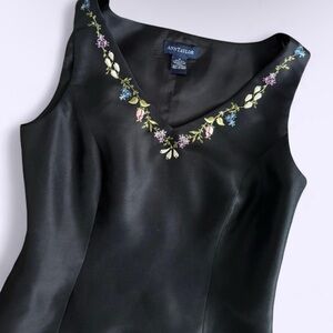 Vintage Black Silk Floral Embroidered V Neck Top Side Zip Lined Ann Taylor